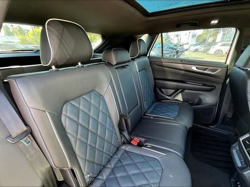 New 2026 Volkswagen Atlas Cross Sport SEL Premium R-Line image 24