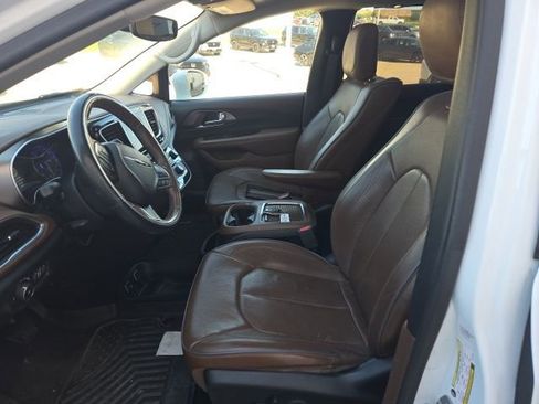 Used 2018 Chrysler Pacifica Limited w/ Tire & Wheel Group image 8