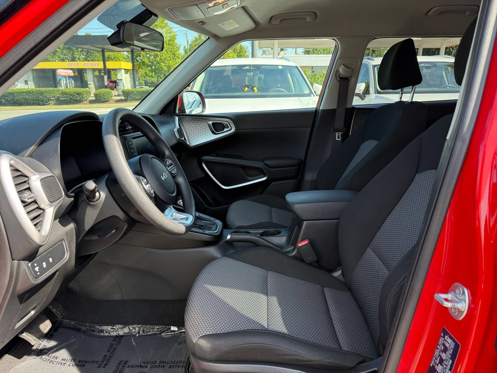 Used 2025 Kia Soul LX w/ LX Technology Package FWD image 24