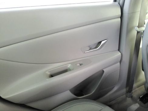 Used 2022 Hyundai Elantra SEL FWD image 24