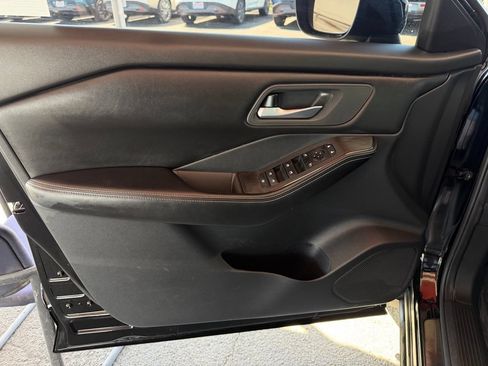 Used 2024 Nissan Rogue SV FWD image 19