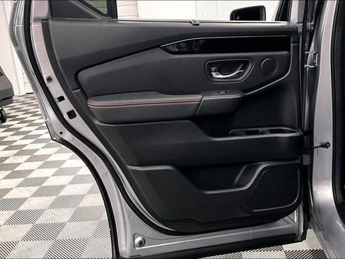 Used 2024 Honda Pilot TrailSport image 24