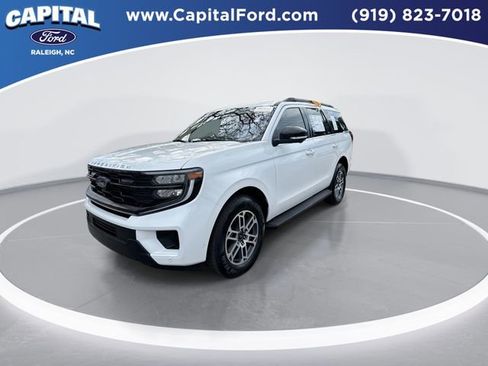 Certified 2025 Ford Expedition Active image 4