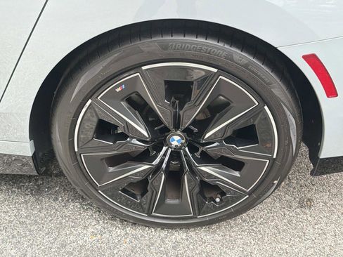Certified 2025 BMW 760i xDrive w/ Executive Package AWD/4WD image 11
