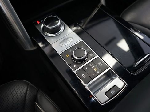 Used 2020 Land Rover Discovery HSE image 45