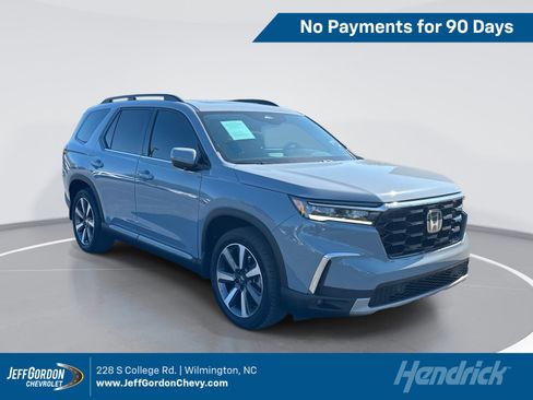 Used 2023 Honda Pilot Touring image 1