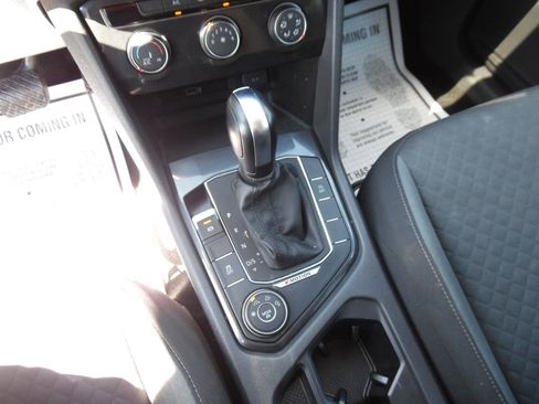 Used 2018 Volkswagen Tiguan S image 16