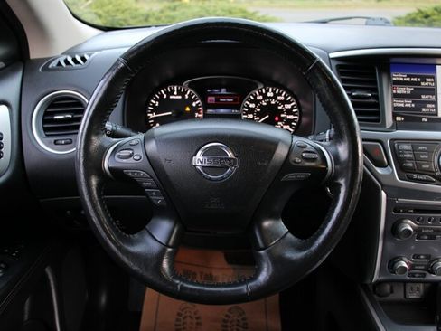 Used 2019 Nissan Pathfinder SL image 19