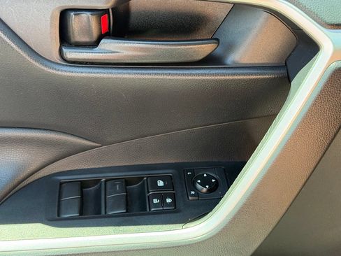 Used 2020 Toyota RAV4 LE w/ All Weather Liner Package AWD/4WD image 17