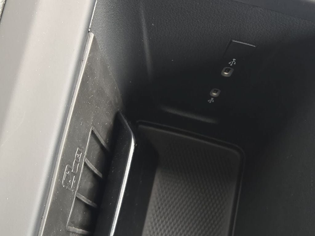 New 2026 Volkswagen Tiguan SE R-Line FWD image 21