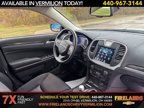 Used 2022 Chrysler 300 Touring w/ Sport Appearance Package image 30