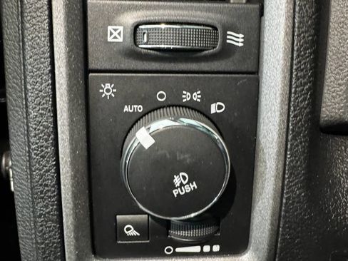 Used 2017 RAM 1500 Express AWD/4WD image 24
