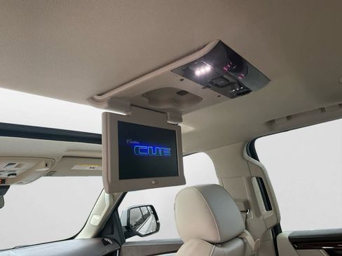 Used 2017 Cadillac Escalade Premium Luxury AWD/4WD image 23