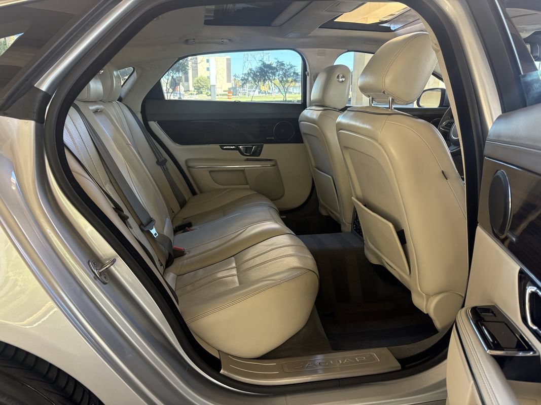 Used 2014 Jaguar XJ L Portfolio RWD image 26