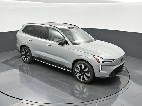 New 2025 Volvo EX90 Plus image 23