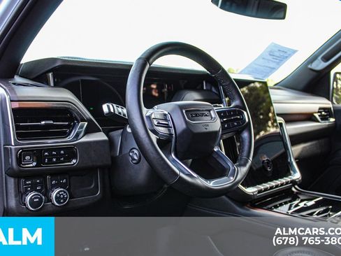 Used 2025 GMC Yukon Denali AWD/4WD image 25