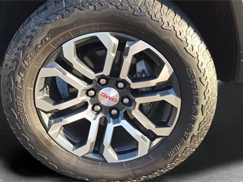 Used 2023 GMC Canyon AT4 w/ AT4 Premium Package image 19