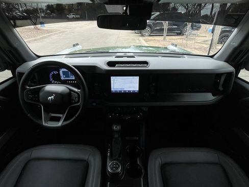 Used 2023 Ford Bronco Black Diamond w/ Sasquatch Package image 10