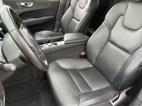 Used 2021 Volvo XC60 T5 Momentum w/ Premium Package image 20