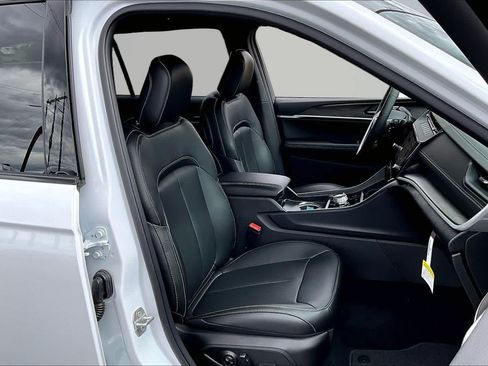 New 2026 Jeep Grand Cherokee L Limited AWD/4WD image 14