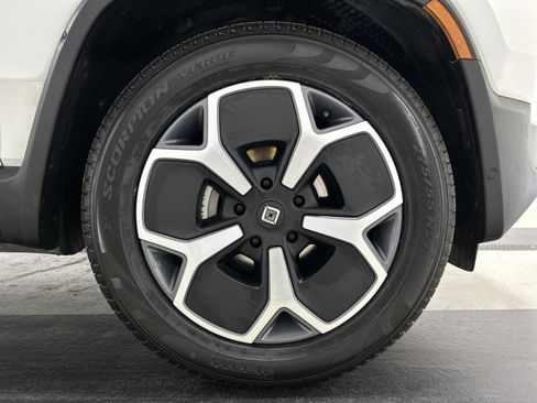 Used 2023 Rivian R1T Adventure AWD/4WD image 11