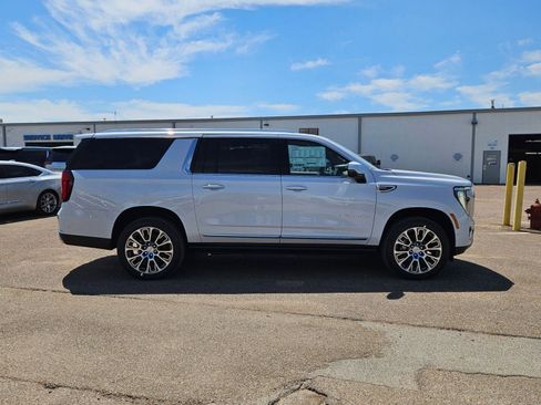 New 2026 GMC Yukon XL Denali w/ Denali Reserve Package AWD/4WD image 7