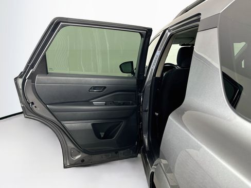 Used 2025 Nissan Pathfinder SV AWD/4WD image 25