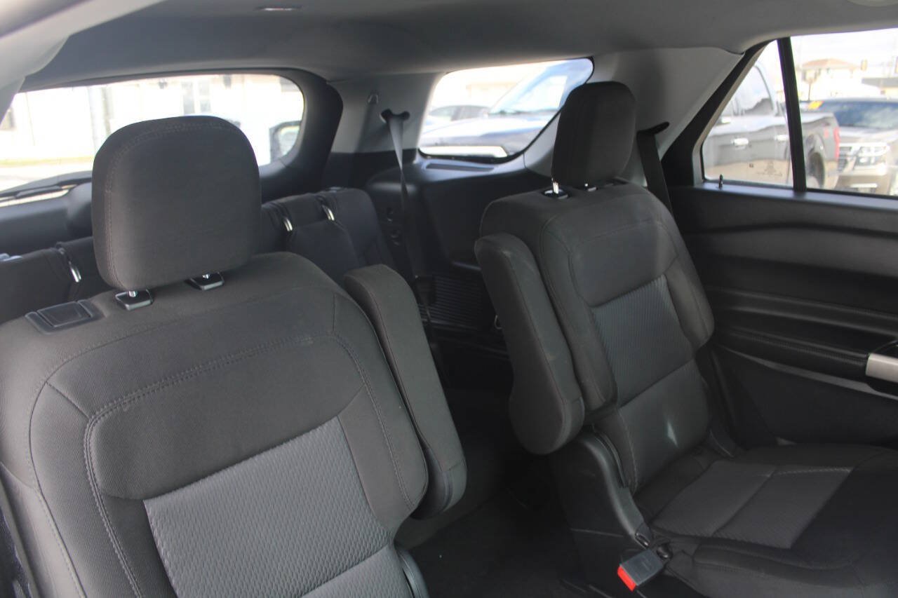Used 2022 Ford Explorer XLT AWD/4WD image 11