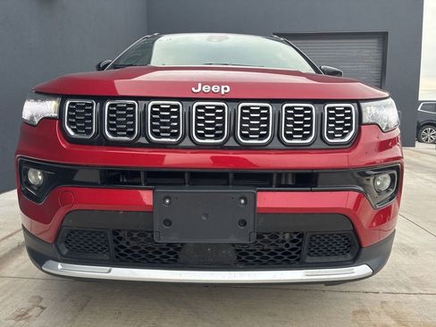 Used 2025 Jeep Compass Limited AWD/4WD image 2