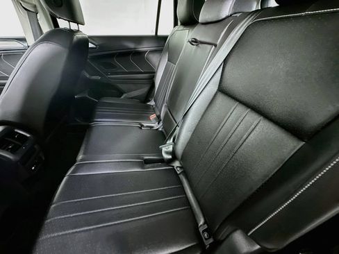 Used 2024 Volkswagen Tiguan SE w/ Panoramic Sunroof Package FWD image 5