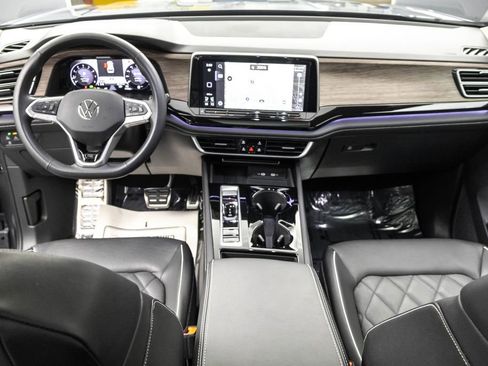 Certified 2025 Volkswagen Atlas SEL Premium R-Line image 27