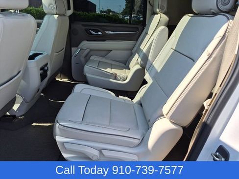 Used 2023 GMC Yukon XL Denali AWD/4WD image 32