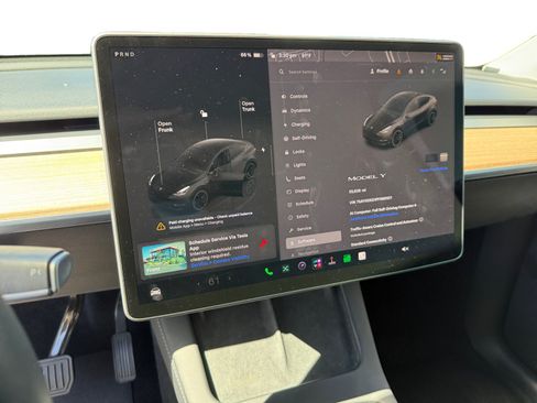 Used 2023 Tesla Model Y 2WD image 11