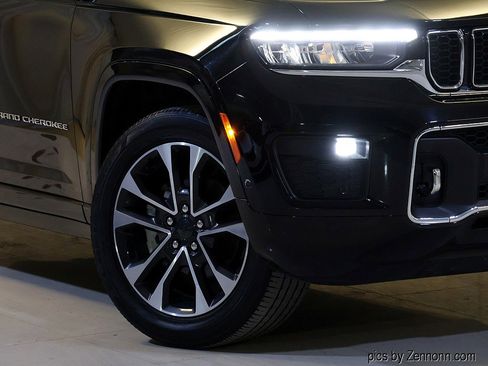 Used 2022 Jeep Grand Cherokee Overland w/ Adv Protech Group III image 3