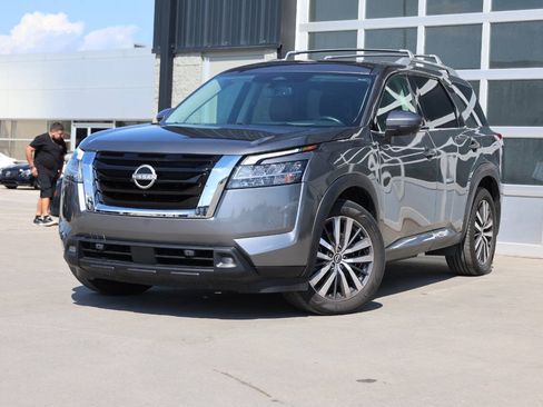 Used 2022 Nissan Pathfinder Platinum w/ Cargo Package AWD/4WD image 3