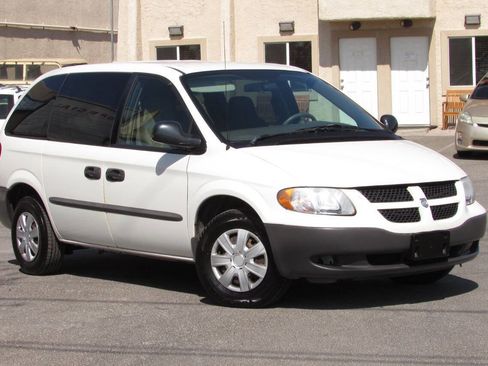 Used 2002 Dodge Caravan SE image 3