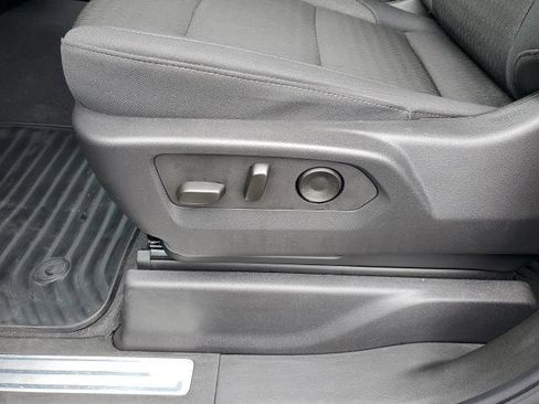 Used 2025 Chevrolet Silverado 1500 LT image 8