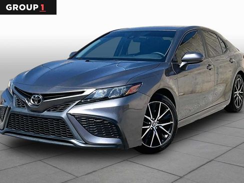 Used 2021 Toyota Camry SE FWD image 1