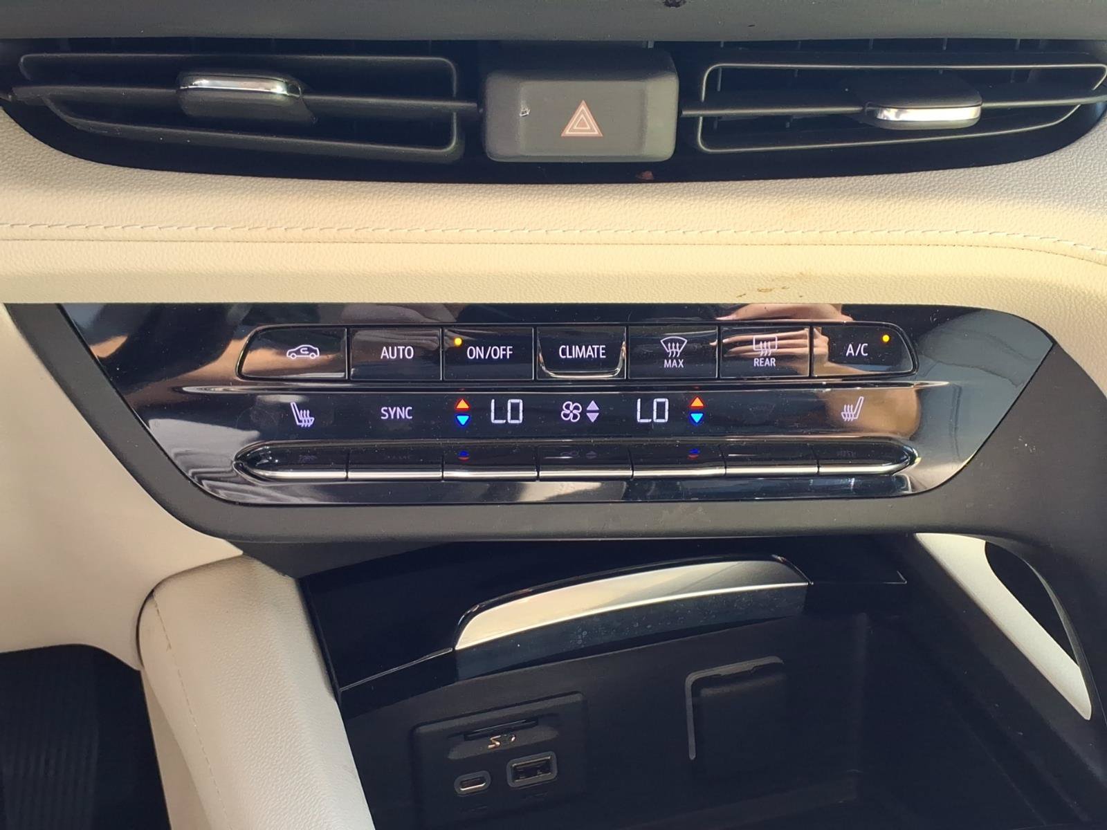 Used 2021 Buick Envision Essence w/ Technology Package I AWD/4WD image 11