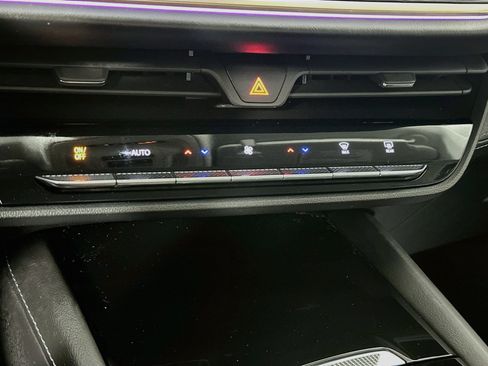 Used 2025 Buick Envision Avenir AWD/4WD image 16