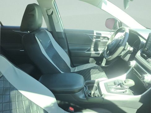 Certified 2021 Toyota RAV4 XLE w/ Convenience Package image 5