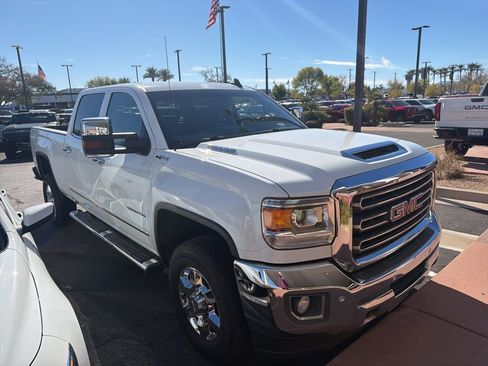 Used 2019 GMC Sierra 2500 SLT w/ Duramax Plus Package image 9