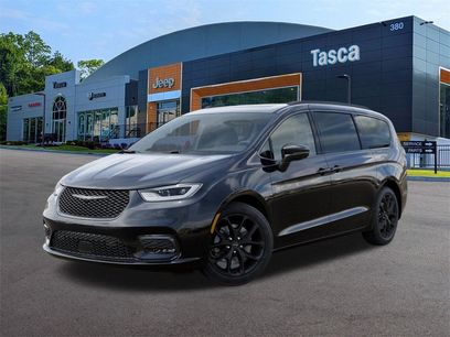 New 2026 Chrysler Pacifica Limited w/ S Appearance Package