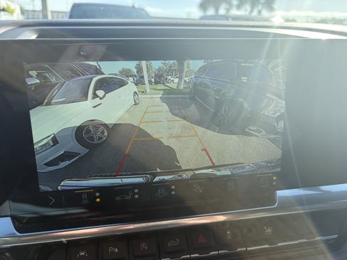 Used 2023 GMC Sierra 1500 SLT w/ SLT Premium Plus Package image 11