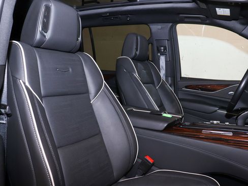 Used 2022 Cadillac Escalade ESV Premium Luxury image 15