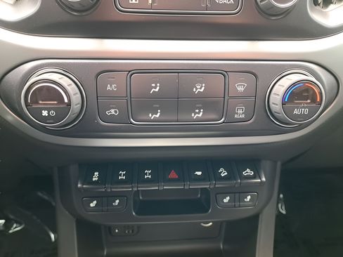 Used 2022 Chevrolet Colorado ZR2 AWD/4WD image 21