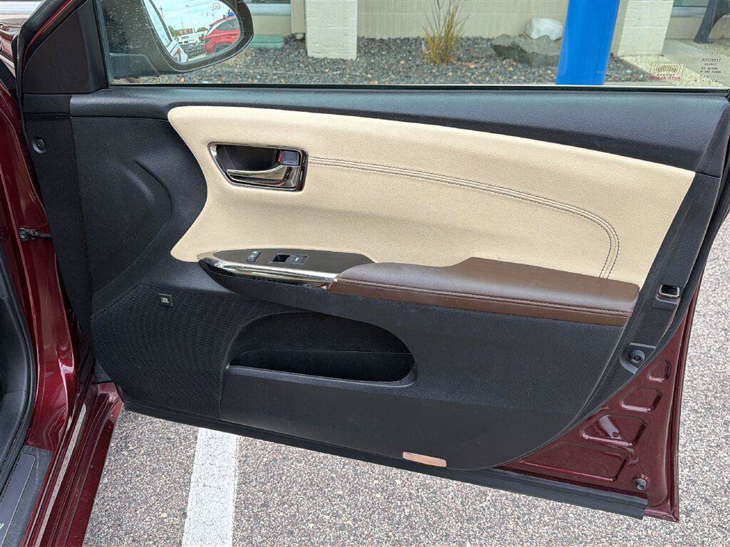 Used 2016 Toyota Avalon Limited w/ Toyota Safety Sense Package FWD image 5
