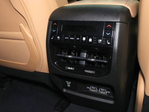 Used 2022 Jeep Grand Cherokee Summit AWD/4WD image 17