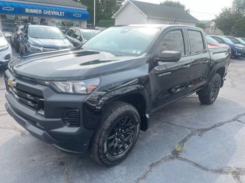 Used 2025 Chevrolet Colorado W/T w/ Advanced Trailering Package AWD/4WD image 7
