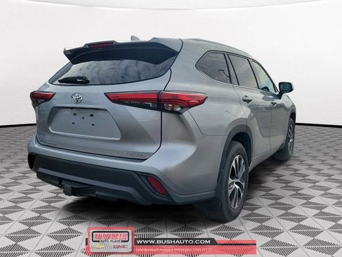 Used 2021 Toyota Highlander XLE image 4